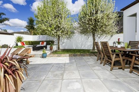 Photo of property in 15 Courtneys, West Harbour, Auckland, 0618