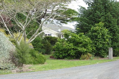 Photo of property in 27 Koraha Road, Kumeu, 0892