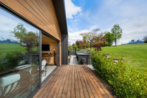Photo of property in 37 Pendeen Crescent, Jacks Point, Queenstown, 9371