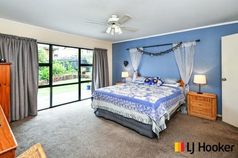 Photo of property in 33 Peretao Rise, The Gardens, Auckland, 2105