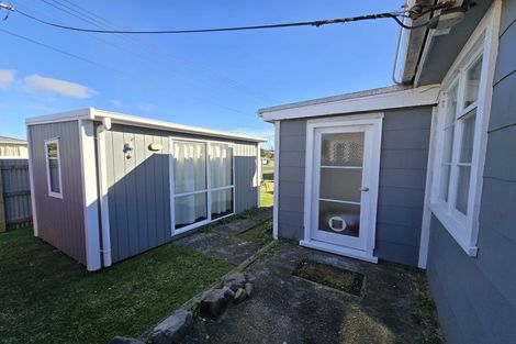 Photo of property in 15 Pratt Avenue, Foxton Beach, Foxton, 4815