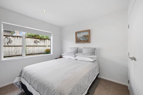 Photo of property in 2 Rayner Way, Glen Avon, New Plymouth, 4312