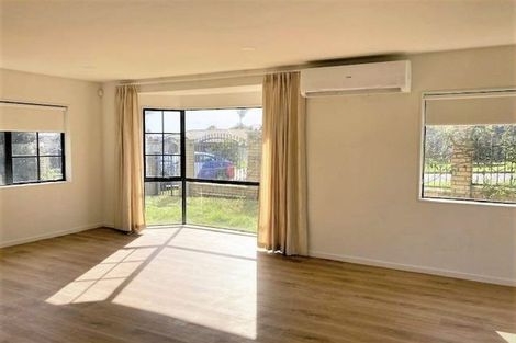Photo of property in 2 Cyclamen Road, Mangere, Auckland, 2022
