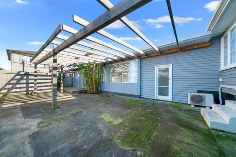 Photo of property in 26 Miller Road, Mangere Bridge, Auckland, 2022