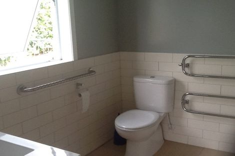 Photo of property in 14 Vienna Place, Birkenhead, Auckland, 0626