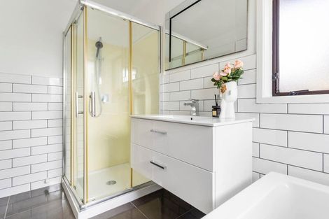 Photo of property in 1/19 Waller Avenue, Bucklands Beach, Auckland, 2012