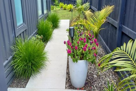 Photo of property in 2 Meenas Place, Cable Bay, 0420