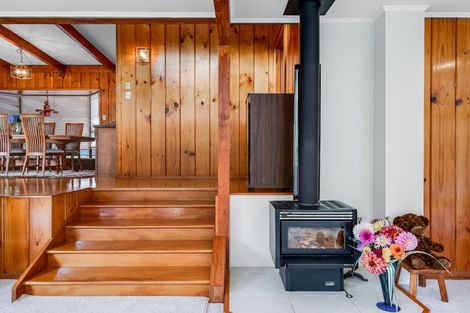 Photo of property in 7 Opanuku Road, Henderson Valley, Auckland, 0612