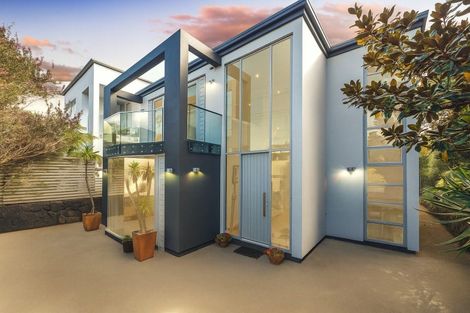 Photo of property in 2/2 Aberdeen Road, Campbells Bay, Auckland, 0620