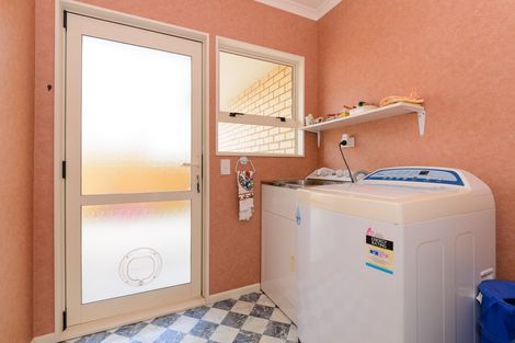 Photo of property in 53 Royal Oak Drive, Kelvin Grove, Palmerston North, 4414