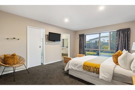 Photo of property in 13 Selwyn Street, Somerfield, Christchurch, 8024