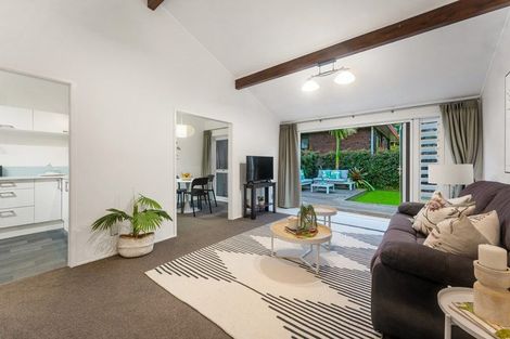 Photo of property in 2/40 James Evans Drive, Northcote, Auckland, 0627