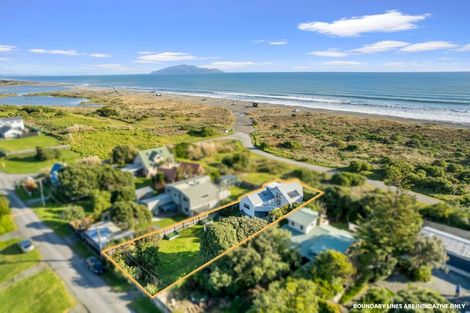 Photo of property in 47 Kapiti Lane, Otaki Beach, Otaki, 5512