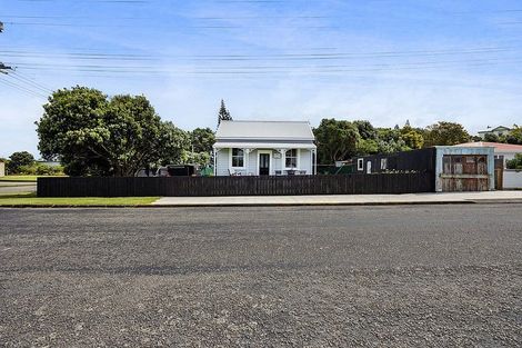 Photo of property in 10 Lincoln Street, Patea, 4520