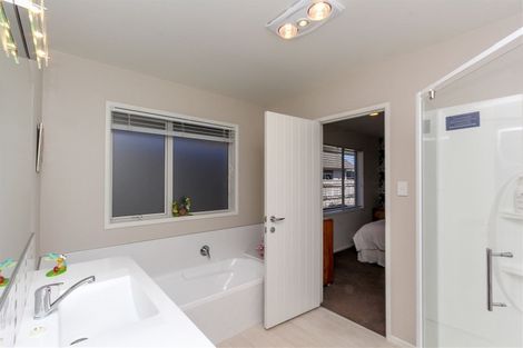 Photo of property in 8 Sampson Avenue, Waiwhakaiho, New Plymouth, 4312