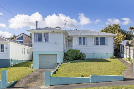 Photo of property in 93 Taylor Terrace, Tawa, Wellington, 5028