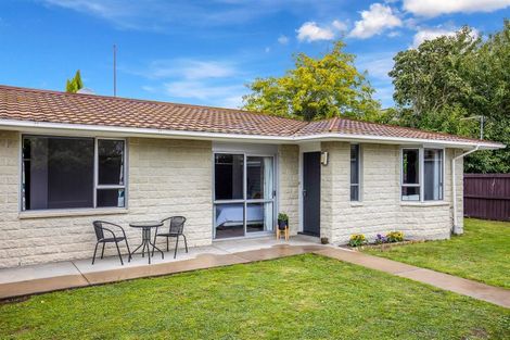 Photo of property in 2/51 Ambleside Drive, Burnside, Christchurch, 8053