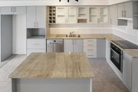 Photo of property in 16 Merlot Lane, Pukekohe, 2120