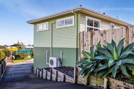 Photo of property in 5 Scott Street, Moturoa, New Plymouth, 4310