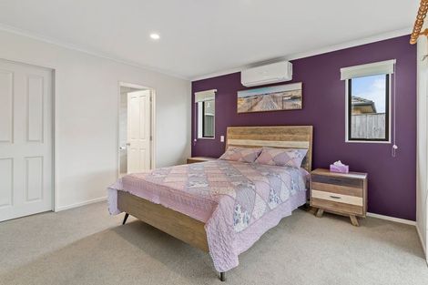Photo of property in 62 Thornbury Crescent, East Tamaki Heights, Auckland, 2016