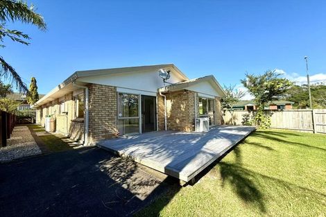 Photo of property in 17 Parkcrest Drive, Henderson, Auckland, 0612