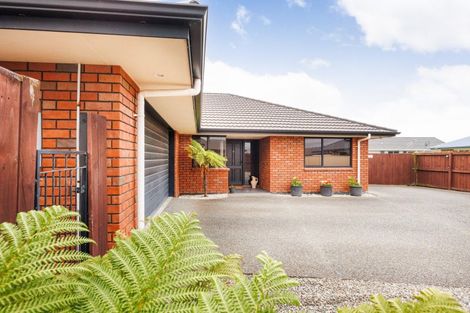 Photo of property in 17 Daniel Place, Kelvin Grove, Palmerston North, 4414
