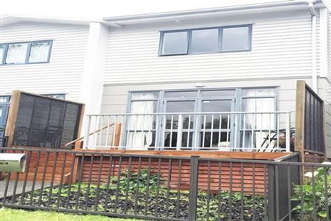 Photo of property in 2/3 John Jennings Drive, Oteha, Auckland, 0632