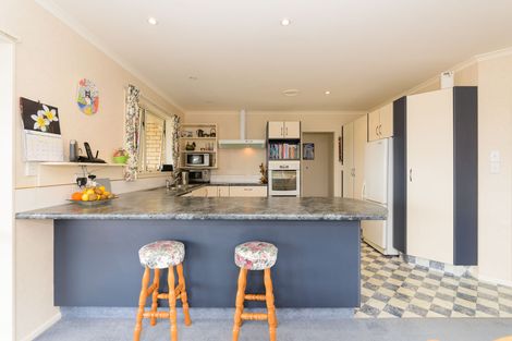 Photo of property in 53 Royal Oak Drive, Kelvin Grove, Palmerston North, 4414