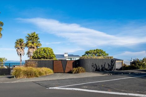 Photo of property in 2 Cobden Road, Bluff Hill, Napier, 4110