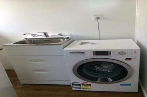 Photo of property in 9 Totaravale Drive, Totara Vale, Auckland, 0629