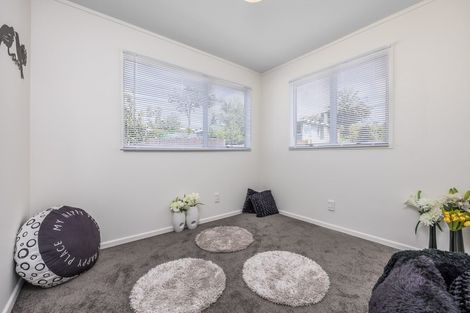 Photo of property in 3/144 Godley Road, Green Bay, Auckland, 0604