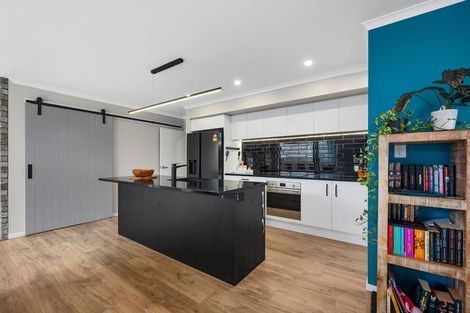 Photo of property in 19 Kawariki Road, Helensville, 0800