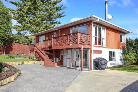 Photo of property in 1/21 Sunnyside Road, Sunnyvale, Auckland, 0612