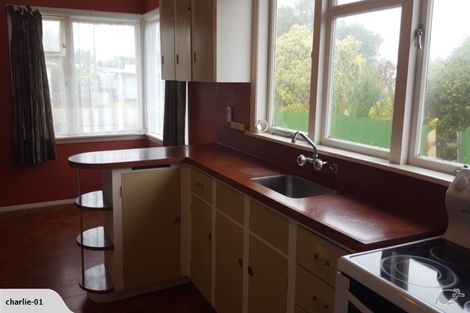 Photo of property in 15 Laird Street, Castlecliff, Whanganui, 4501