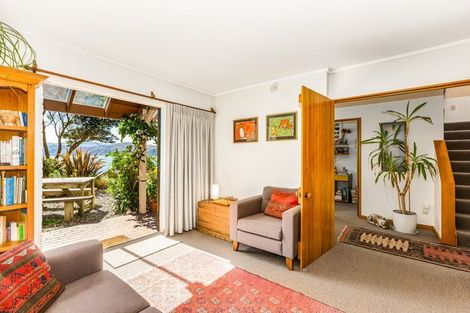 Photo of property in 146 Breaker Bay Road, Breaker Bay, Wellington, 6022