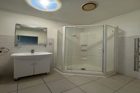 Photo of property in 25 Randwick Place, Randwick Park, Auckland, 2105