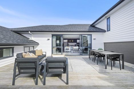 Photo of property in 27 Surf View Crescent, Red Beach, 0932