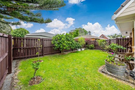 Photo of property in 4/17 Ross Martin Court, Conifer Grove, Takanini, 2112