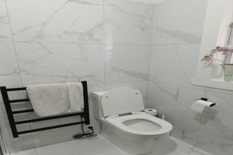 Photo of property in 105 Archibald Road, Kelston, Auckland, 0602