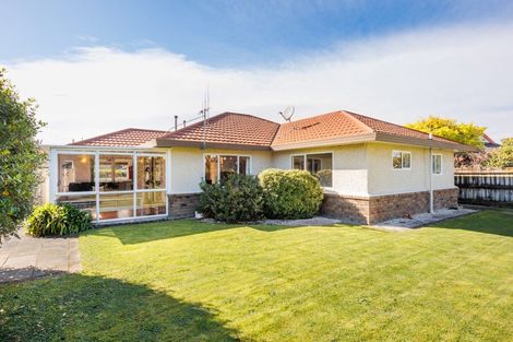 Photo of property in 8 Rosebank Avenue, Kelvin Grove, Palmerston North, 4414