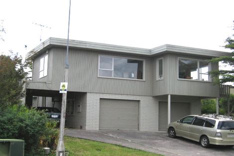Photo of property in 92 Ravenwood Drive, Forrest Hill, Auckland, 0620