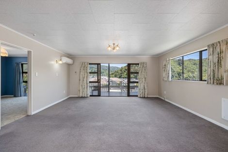 Photo of property in 62 Waikawa Road, Picton, 7220