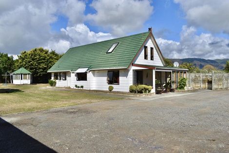 Photo of property in 44 Te Horo Beach Road, Te Horo, Otaki, 5581