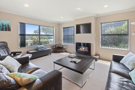 Photo of property in 54 Aberdeen Crescent, Wattle Downs, Auckland, 2103