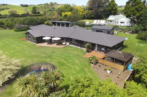 Photo of property in 126 Wortley Road, Lepperton, New Plymouth, 4373