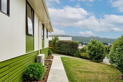 Photo of property in 4 Kivell Street, Ranui, Porirua, 5024