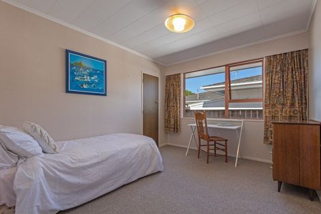 Photo of property in 16 Wallace Place, Hokowhitu, Palmerston North, 4410