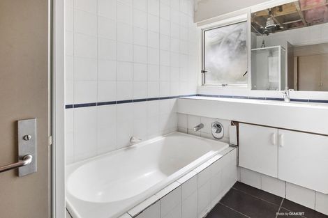 Photo of property in 100 Hill Street, Thorndon, Wellington, 6011