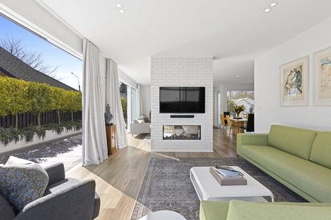 Photo of property in 17 Strowan Road, Strowan, Christchurch, 8052