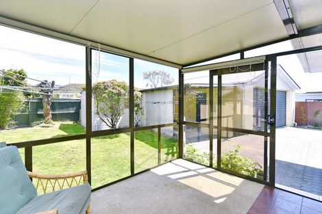 Photo of property in 15 Emlyn Place, Avondale, Christchurch, 8061